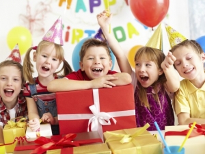 Organizziamo su prenotazione feste per bambini, banchetti e feste di laurea....